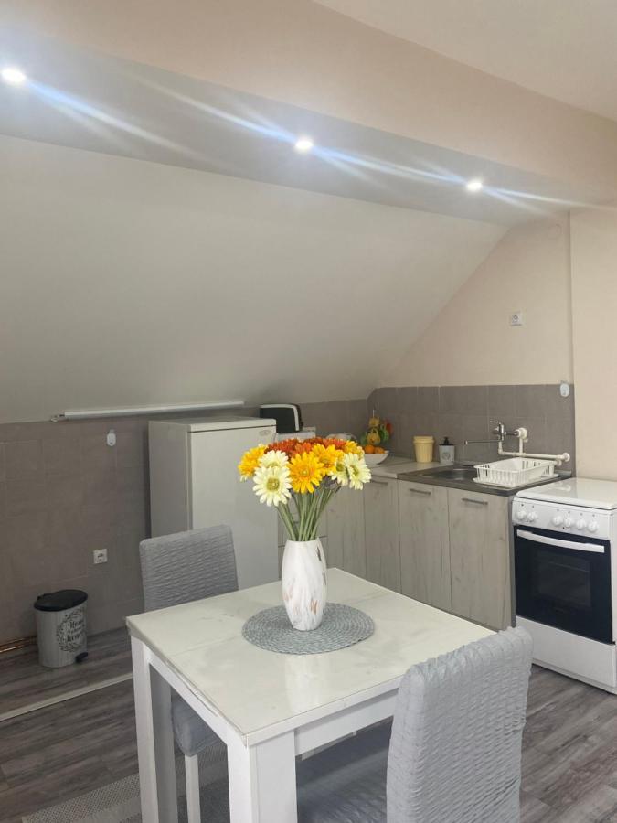 Apartment  Ni Exterior foto